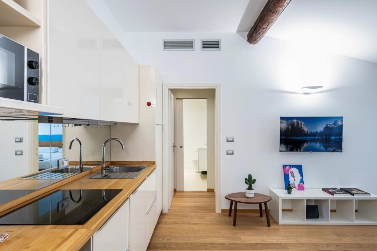 Easylife - Romantico Appartamento Sulla Darsena Milão Exterior foto